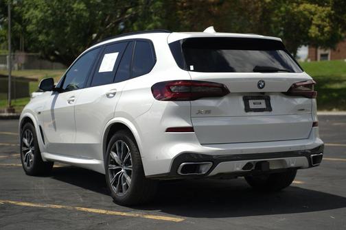Mineral White Metallic 2023 BMW X5 PHEV xDrive45e