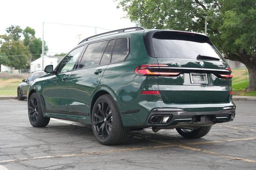 British Racing Green 2027 BMW X7 xDrive40i