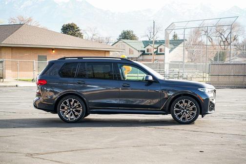 2021 BMW X7 M50i