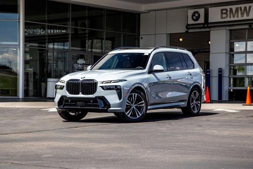 Brooklyn Grey Metallic 2026 BMW X7 xDrive40i