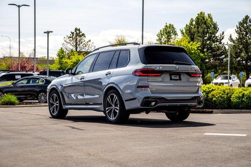 Brooklyn Grey Metallic 2026 BMW X7 xDrive40i