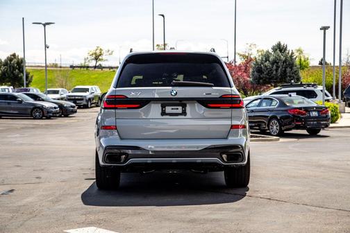 Brooklyn Grey Metallic 2026 BMW X7 xDrive40i