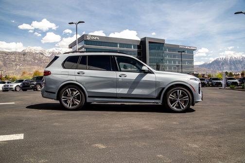 Brooklyn Grey Metallic 2026 BMW X7 xDrive40i