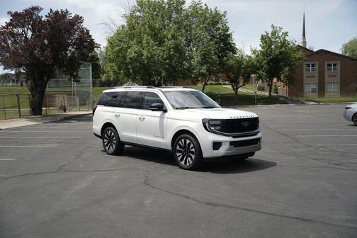 Star White Metallic Tri-Coat 2025 Ford Expedition Platinum