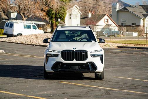 2023 BMW X7 M60i
