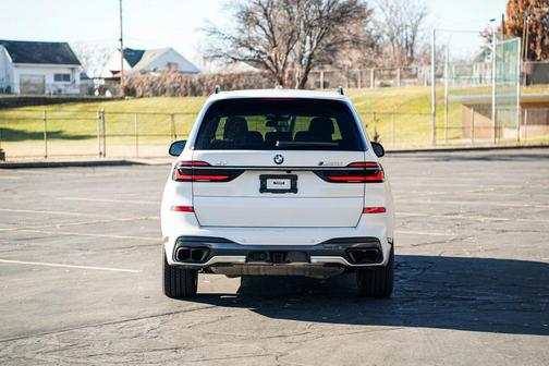 2023 BMW X7 M60i