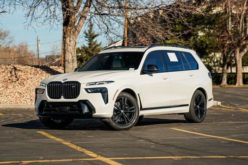 2023 BMW X7 M60i
