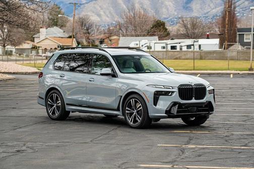 2025 BMW X7 xDrive40i