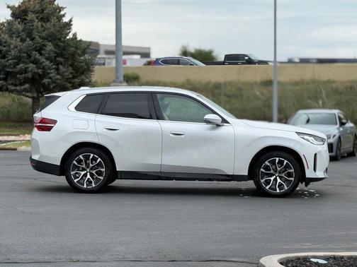 Mineral White Metallic 2025 BMW X3 30 xDrive