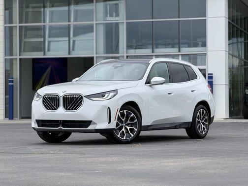 Mineral White Metallic 2025 BMW X3 30 xDrive