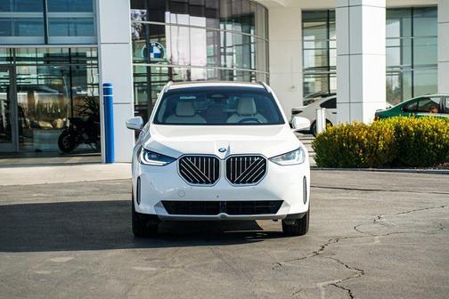 Mineral White Metallic 2025 BMW X3 30 xDrive