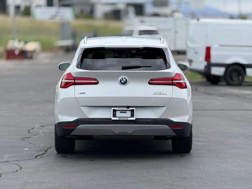Mineral White Metallic 2025 BMW X3 30 xDrive