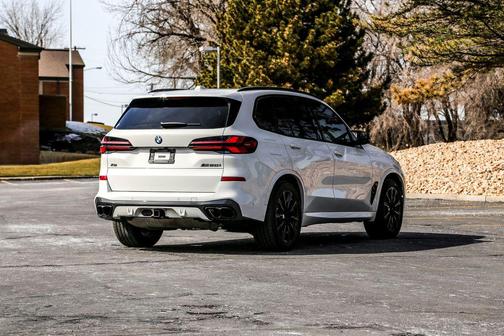 2025 BMW X5 M60i
