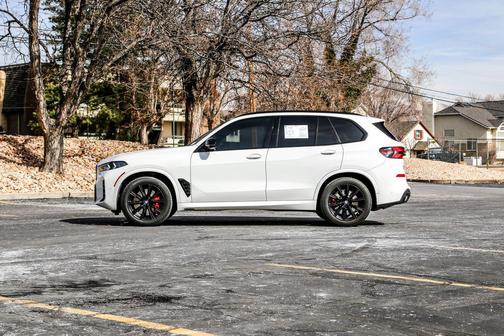 2025 BMW X5 M60i