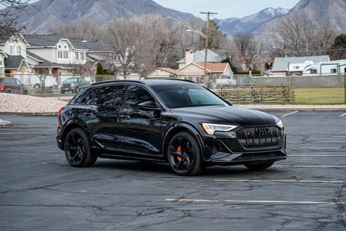 2022 Audi e-tron S Prestige