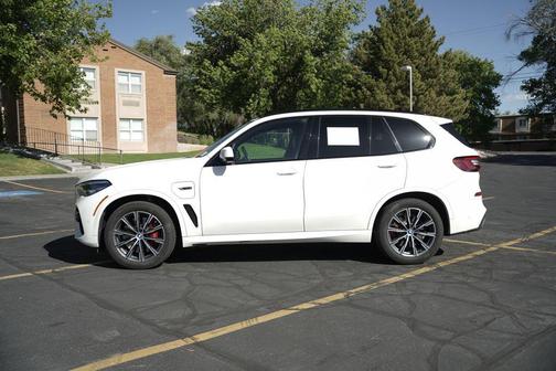 Alpine White 2022 BMW X5 PHEV xDrive45e