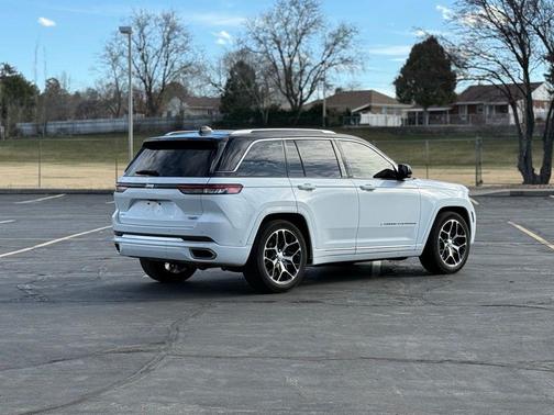 2024 Jeep Grand Cherokee Summit