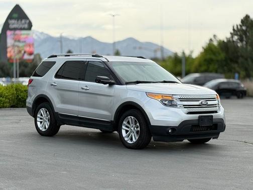 Ingot Silver Metallic 2013 Ford Explorer XLT