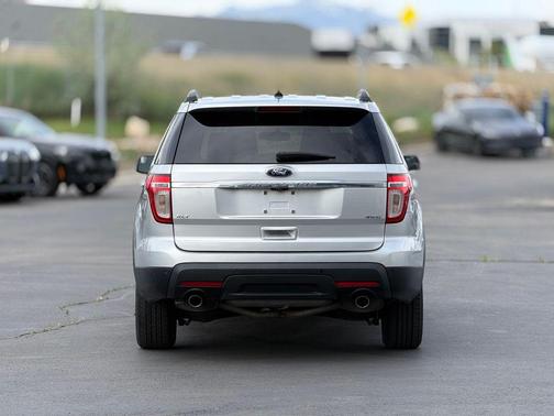 Ingot Silver Metallic 2013 Ford Explorer XLT