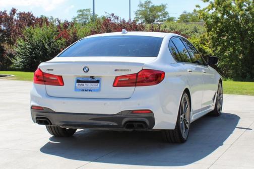 Photo 5 of 42 of 2018 BMW M550 i xDrive