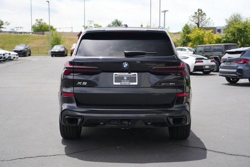 Black Sapphire Metallic 2024 BMW X5 xDrive40i