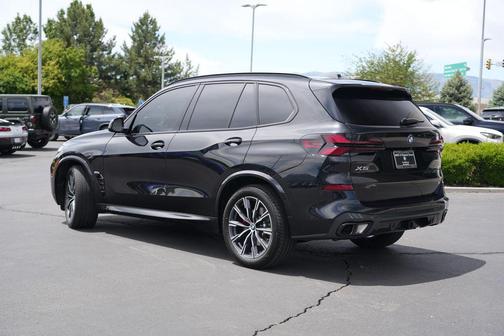 Black Sapphire Metallic 2024 BMW X5 xDrive40i