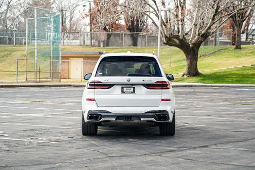 2023 BMW X7 M60i