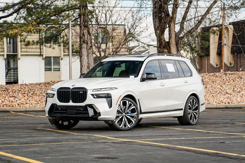 2023 BMW X7 M60i