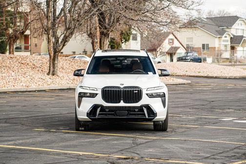 2023 BMW X7 M60i