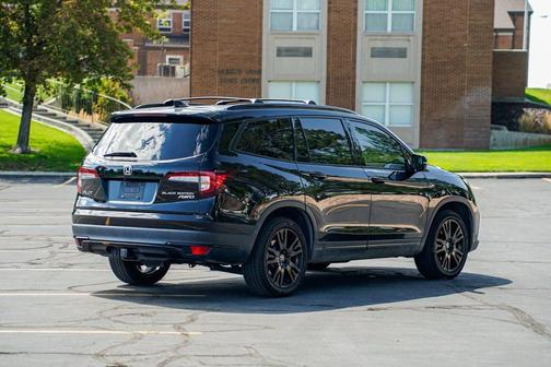 2022 Honda Pilot AWD Black Edition