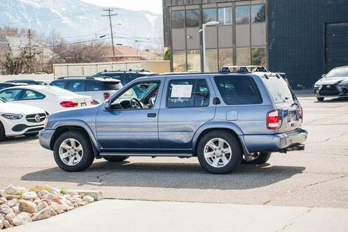 2002 Nissan Pathfinder LE