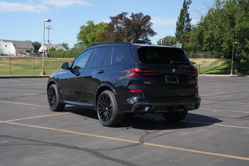 Black Sapphire Metallic 2026 BMW X5 xDrive40i