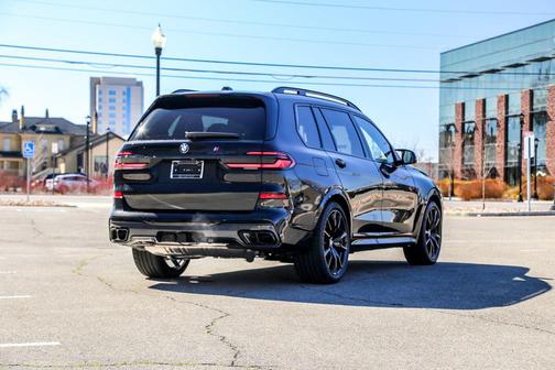 2026 BMW X7 M60i