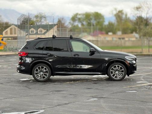 Black Sapphire Metallic 2023 BMW X5 xDrive40i