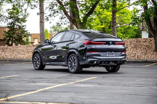 Black Sapphire Metallic 2027 BMW X6 xDrive40i