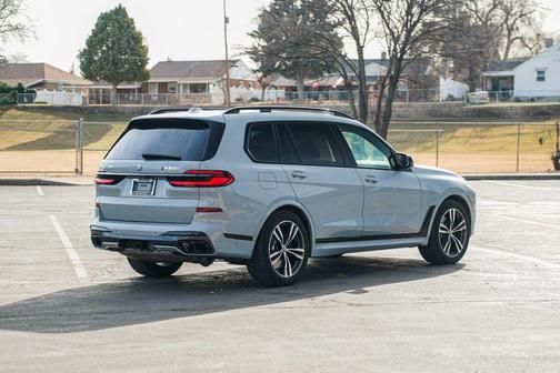 2025 BMW X7 M60i