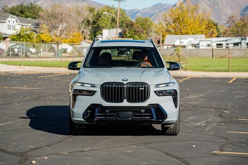 2025 BMW X7 M60i