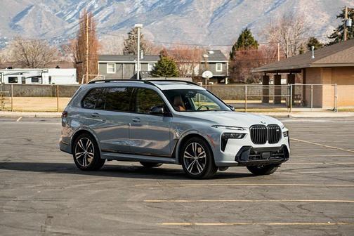 2025 BMW X7 M60i