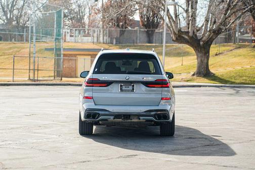 2025 BMW X7 M60i