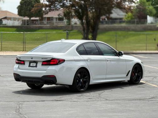 Alpine White 2022 BMW M550 i Xdrive