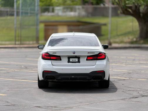 Alpine White 2022 BMW M550 i Xdrive