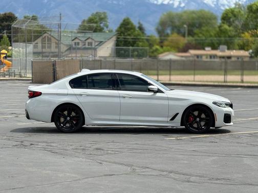 Alpine White 2022 BMW M550 i Xdrive