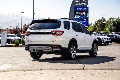 Platinum White Pearl 2023 Honda Pilot AWD Elite