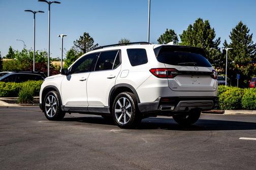 Platinum White Pearl 2023 Honda Pilot AWD Elite