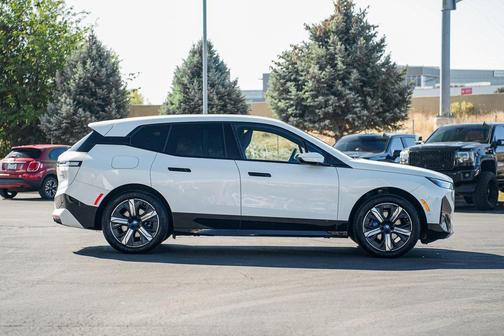 2025 BMW iX xDrive50