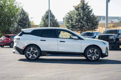 2025 BMW iX xDrive50