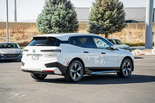 2025 BMW iX xDrive50