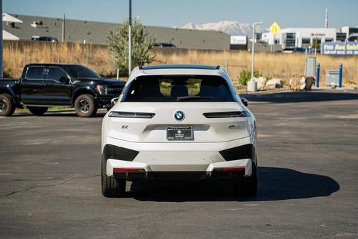 2025 BMW iX xDrive50