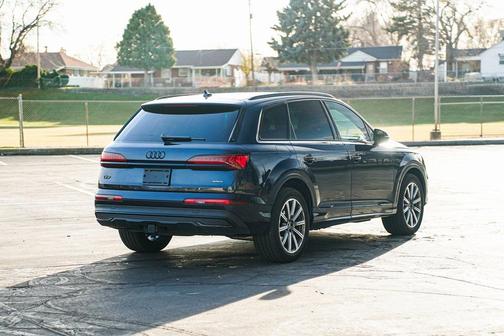 2023 Audi Q7 45 Premium Plus