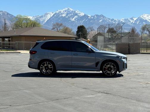 2024 BMW X5 M60i